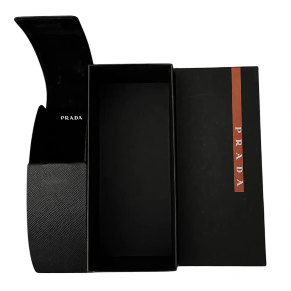 Prada shipping they